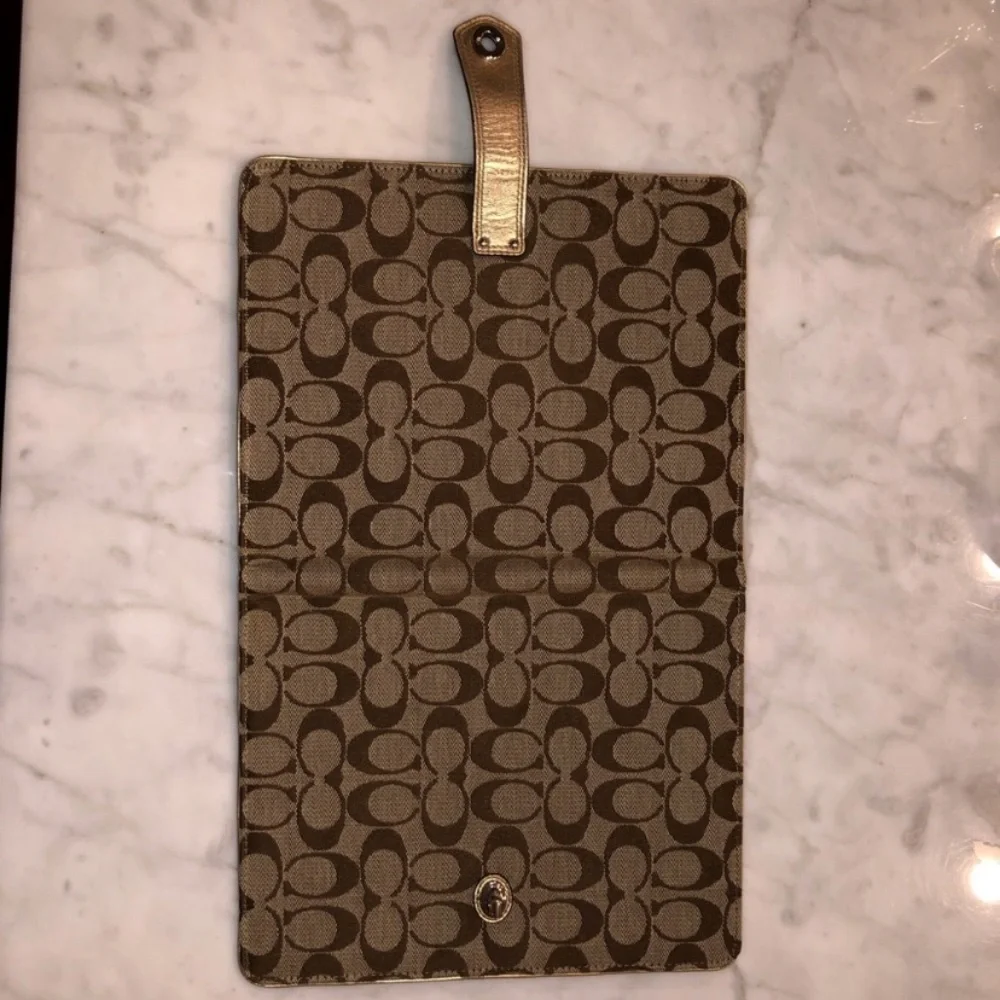 *HOST PICK* 🎉 Coach signature canvas brown and tan iPad case